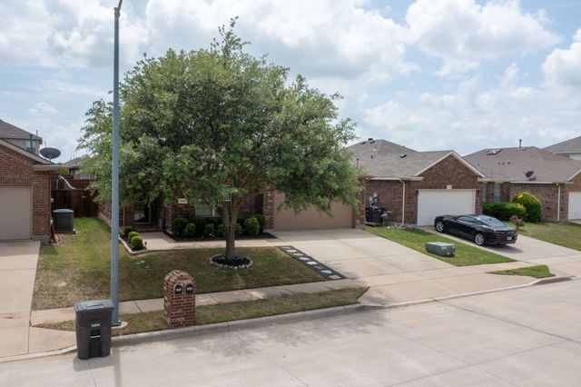 4833 Elkhart Drive, Crowley, TX 76036