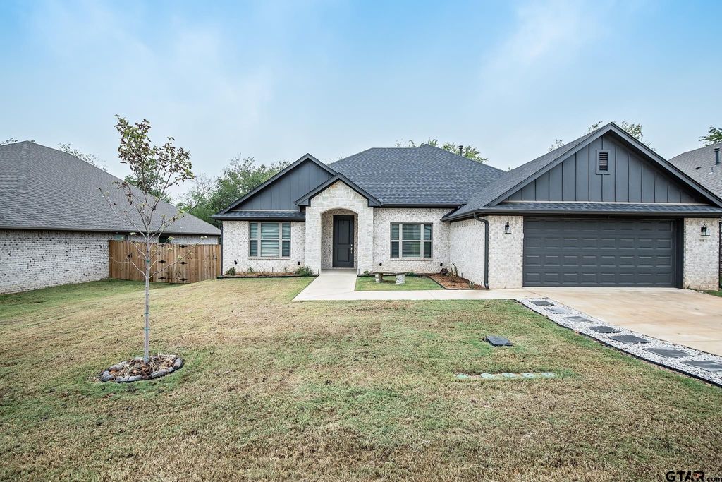 108 Amanda Ave, Bullard, TX 75757