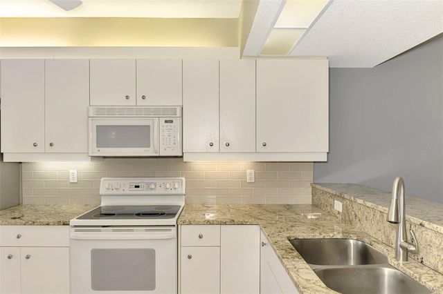 414 LAUREL LAKE DRIVE 203, Venice, FL 34292