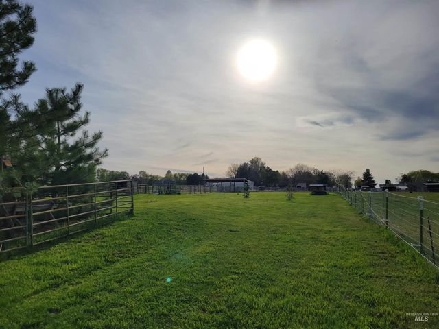 8502 Track Road, Nampa, ID 83686