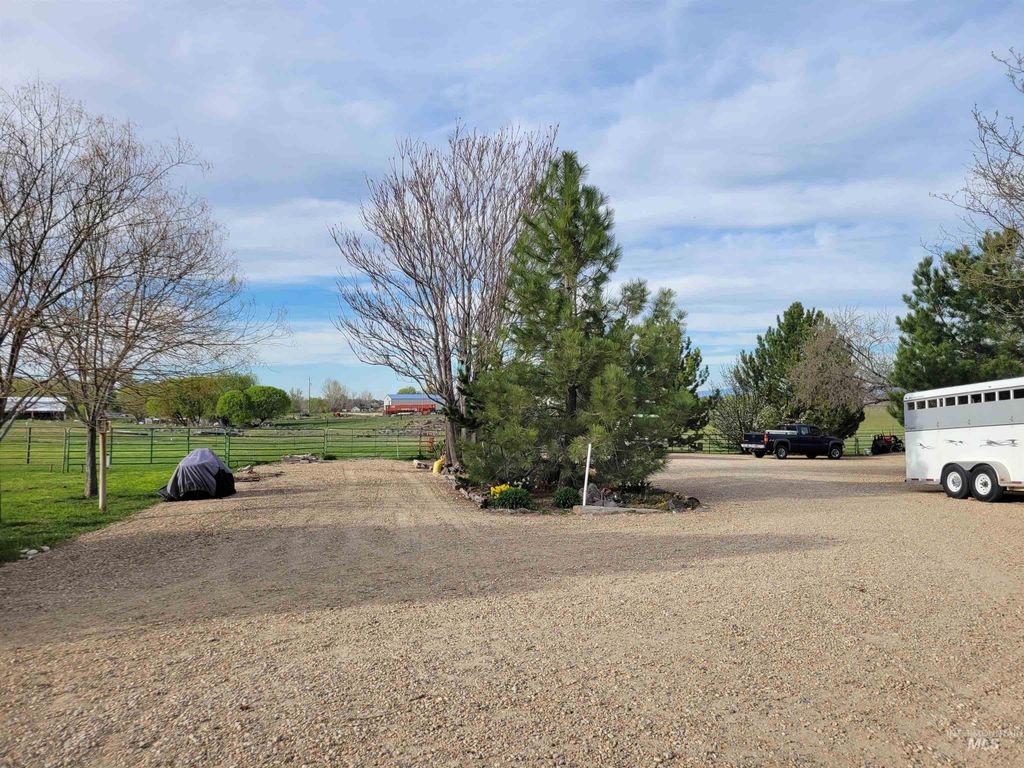 8502 Track Road, Nampa, ID 83686