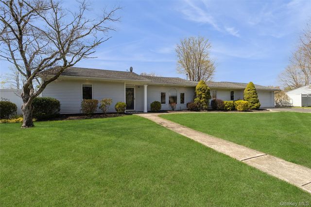 22 Hawthorne Street, Mount Sinai, NY 11766