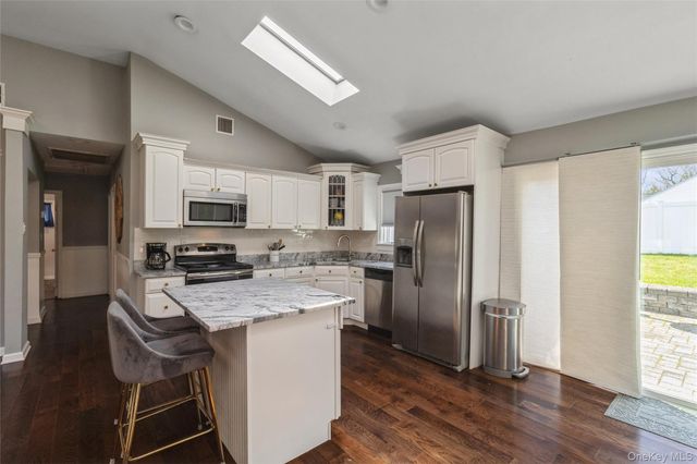 22 Hawthorne Street, Mount Sinai, NY 11766