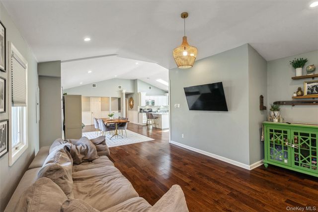 22 Hawthorne Street, Mount Sinai, NY 11766