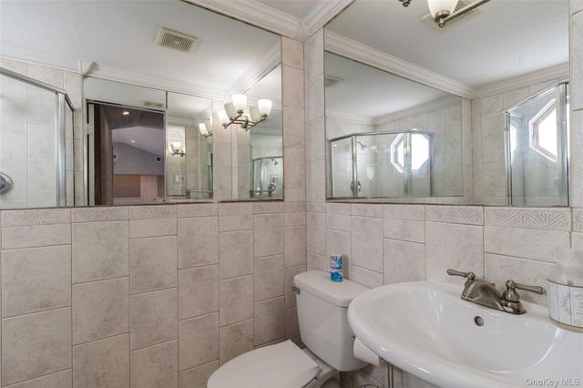 22 Hawthorne Street, Mount Sinai, NY 11766