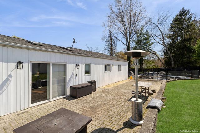 22 Hawthorne Street, Mount Sinai, NY 11766