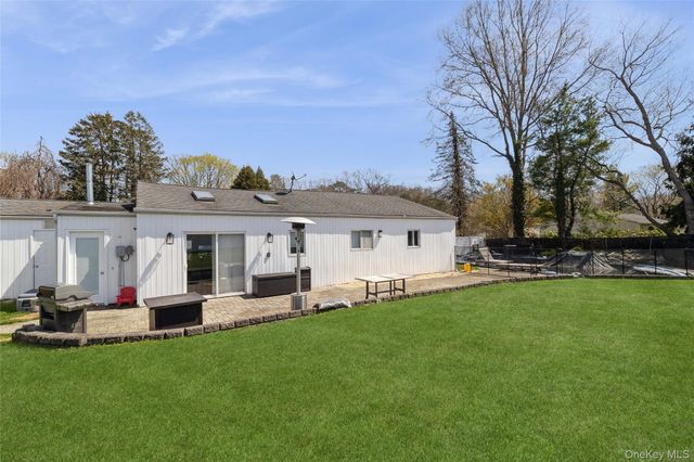 22 Hawthorne Street, Mount Sinai, NY 11766