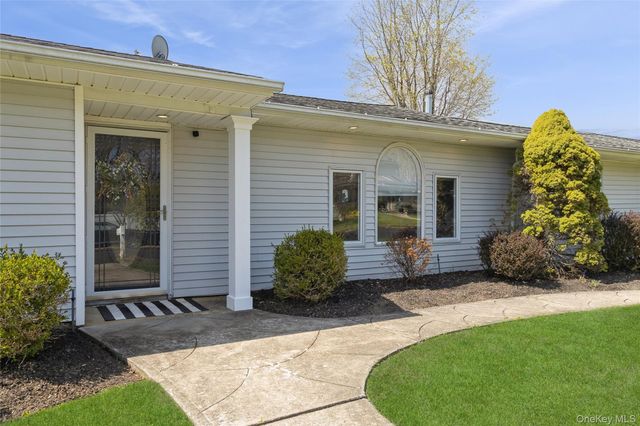 22 Hawthorne Street, Mount Sinai, NY 11766