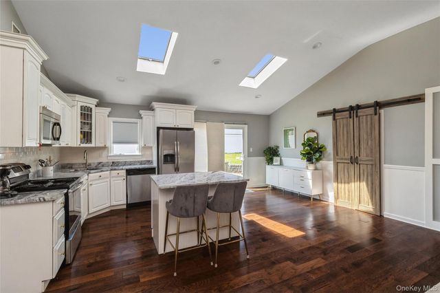 22 Hawthorne Street, Mount Sinai, NY 11766