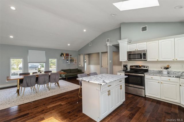 22 Hawthorne Street, Mount Sinai, NY 11766