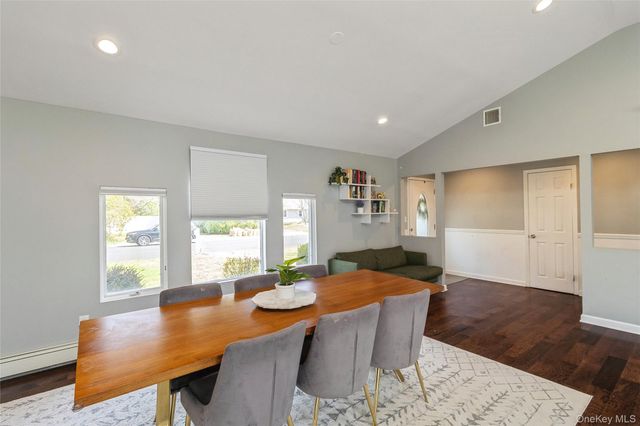 22 Hawthorne Street, Mount Sinai, NY 11766