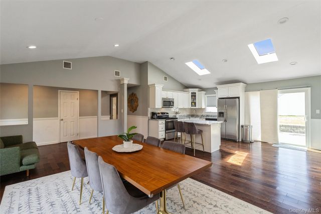 22 Hawthorne Street, Mount Sinai, NY 11766