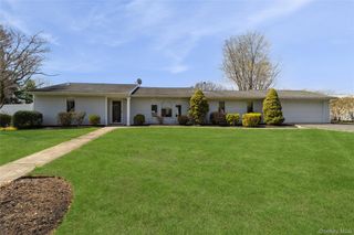22 Hawthorne Street, Mount Sinai, NY 11766