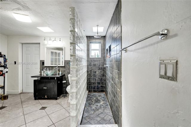 2462 Washington St, Hollywood, FL 33020