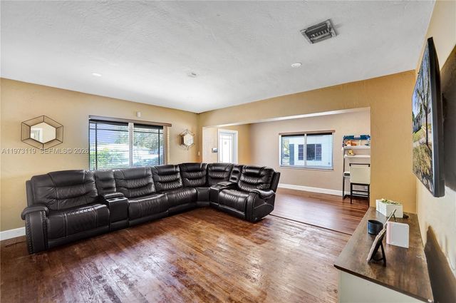 2462 Washington St, Hollywood, FL 33020