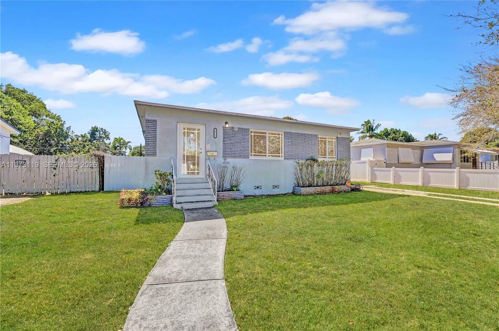 2462 Washington St, Hollywood, FL 33020