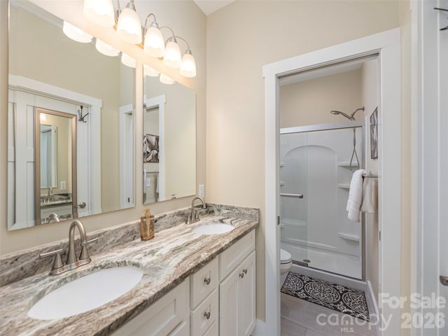 63 Leyland Circle, Hendersonville, NC 28792