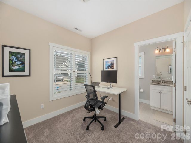 63 Leyland Circle, Hendersonville, NC 28792