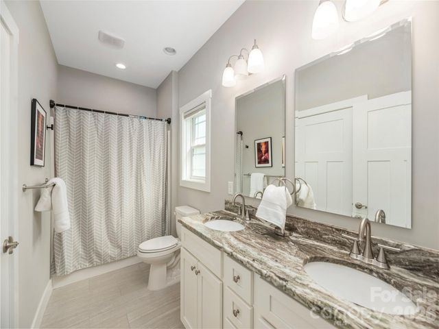 63 Leyland Circle, Hendersonville, NC 28792