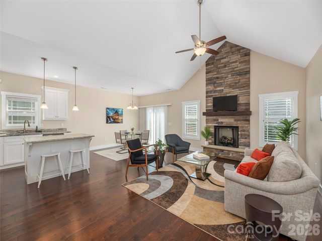 63 Leyland Circle, Hendersonville, NC 28792