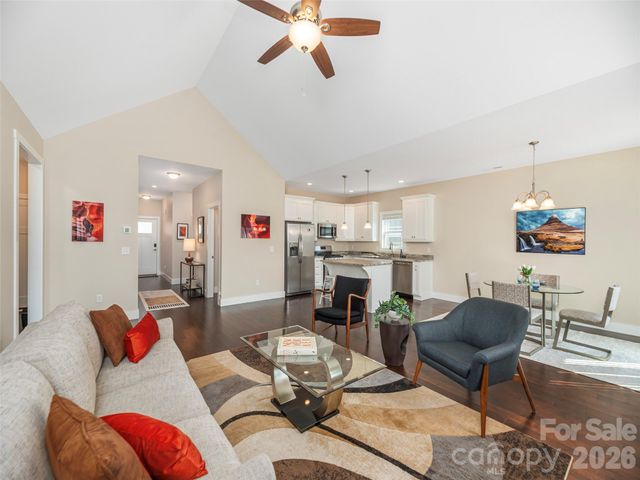 63 Leyland Circle, Hendersonville, NC 28792