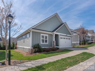 63 Leyland Circle, Hendersonville, NC 28792