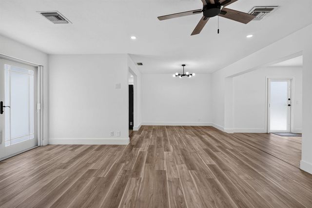 9971 Dogwood Avenue, Palm Beach Gardens, FL 33410
