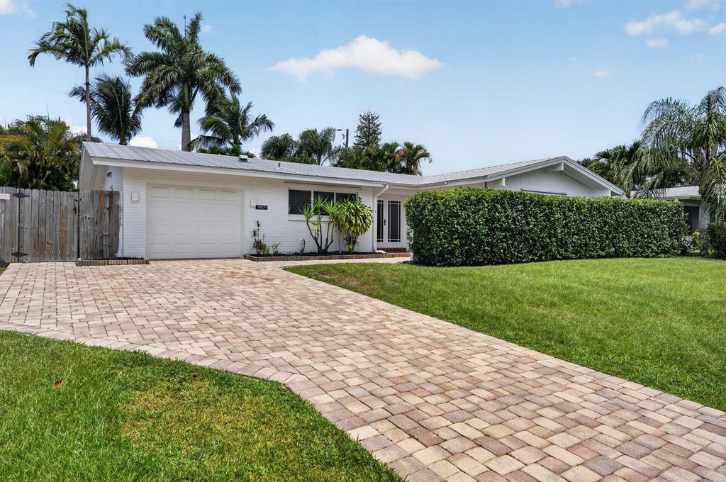 9971 Dogwood Avenue, Palm Beach Gardens, FL 33410