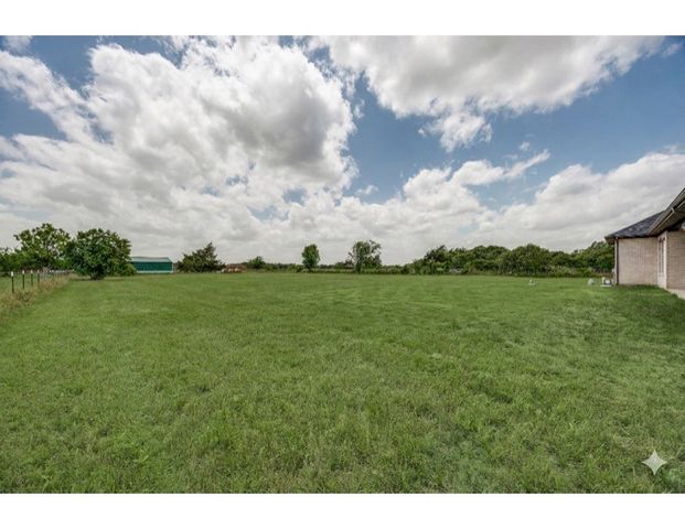 3712 County Road 1102, Celeste, TX 75423