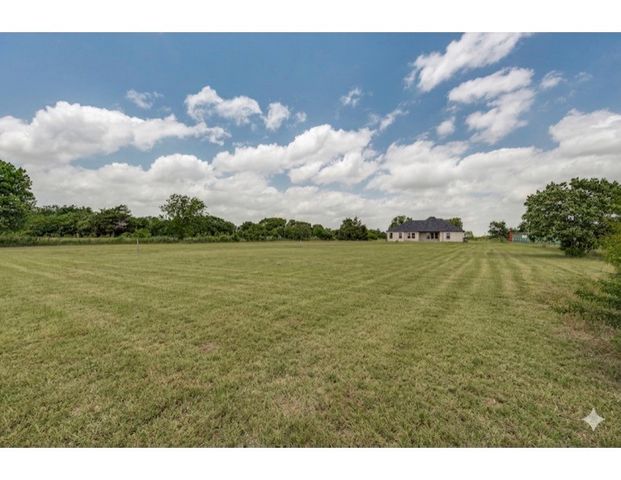 3712 County Road 1102, Celeste, TX 75423
