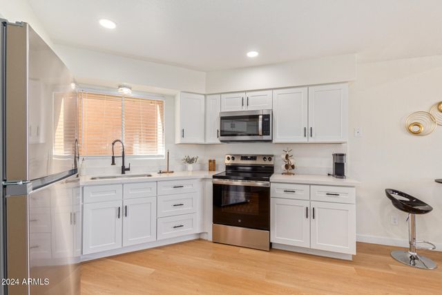 4365 W ORANGEWOOD Avenue, Glendale, AZ 85301