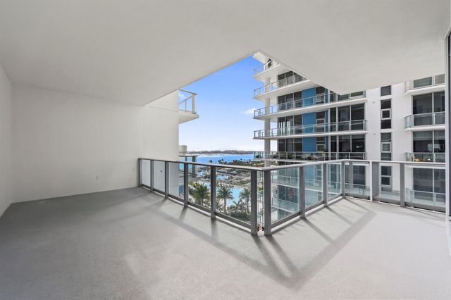 220 Lake Shore Drive 1125, Lake Park, FL 33403