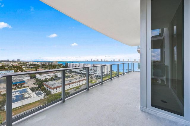 220 Lake Shore Drive 1125, Lake Park, FL 33403