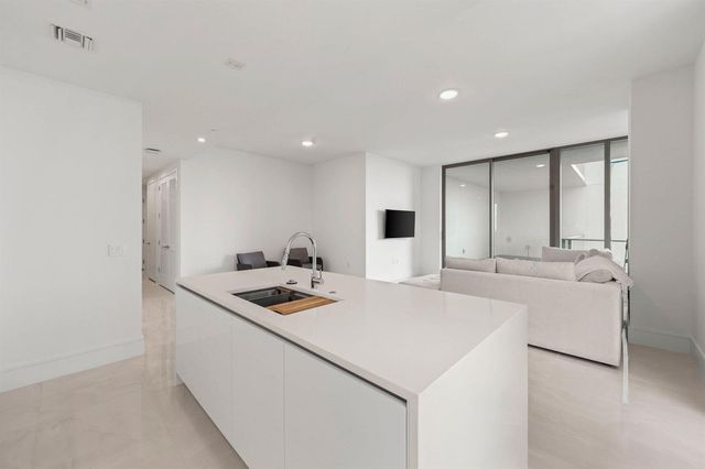 220 Lake Shore Drive 1125, Lake Park, FL 33403