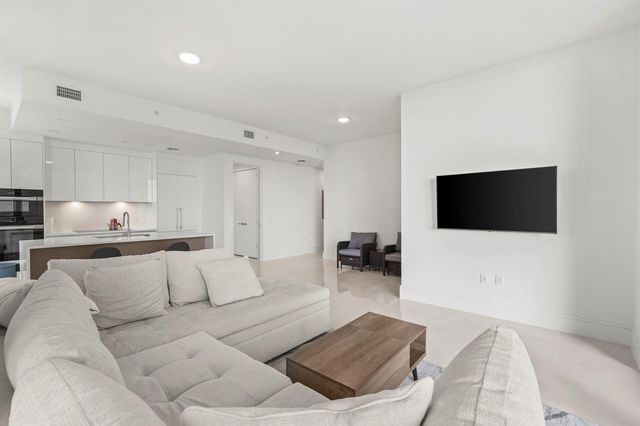 220 Lake Shore Drive 1125, Lake Park, FL 33403