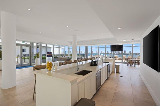 220 Lake Shore Drive 1125, Lake Park, FL 33403