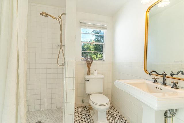 325 E JOHNSON AVENUE, Lake Wales, FL 33853