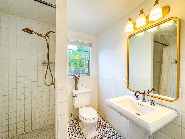 325 E JOHNSON AVENUE, Lake Wales, FL 33853