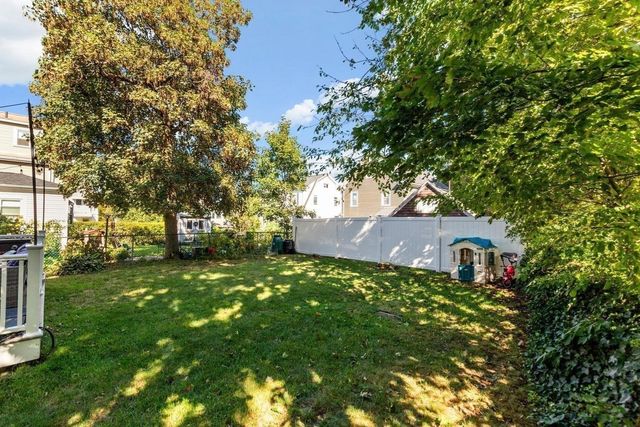 18 Taft St, Quincy, MA 02169