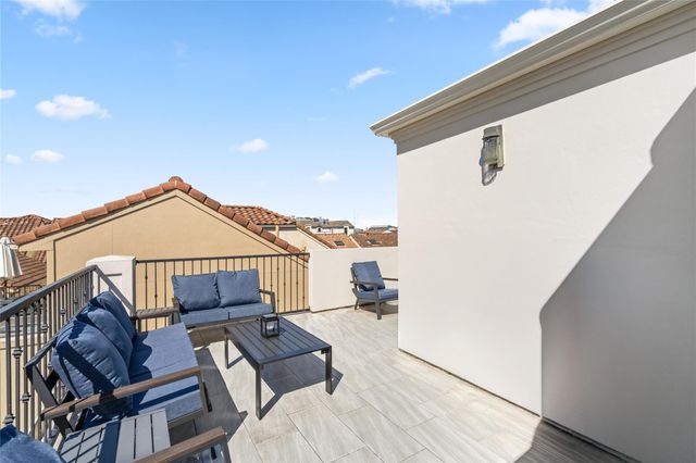 6018 Maxie Street E, Houston, TX 77007