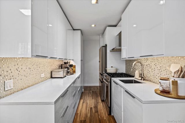 151-31 88th Street 3C, Howard Beach, NY 11414