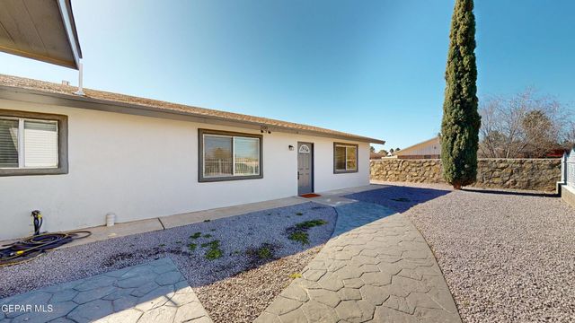 508 Camino De La Rosa Road B, San Elizario, TX 79849