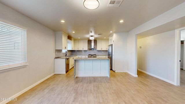 508 Camino De La Rosa Road B, San Elizario, TX 79849