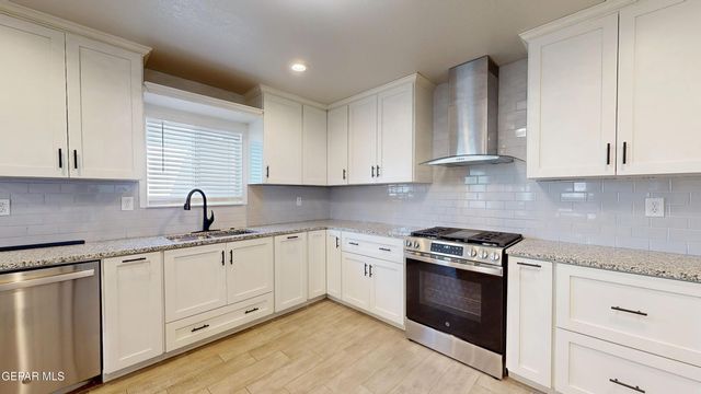 508 Camino De La Rosa Road B, San Elizario, TX 79849