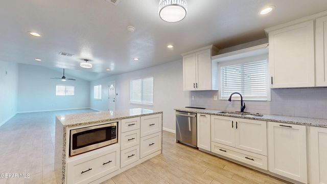 508 Camino De La Rosa Road B, San Elizario, TX 79849