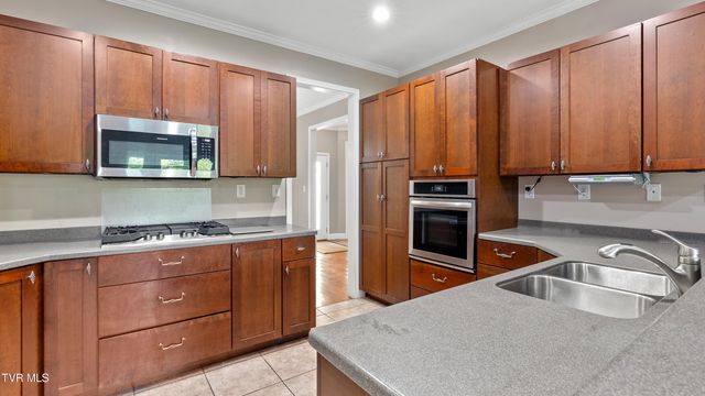 1545 Seven Oaks Drive, Morristown, TN 37814