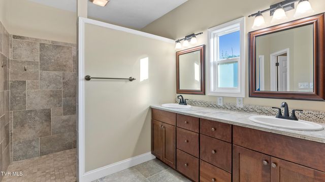 1545 Seven Oaks Drive, Morristown, TN 37814