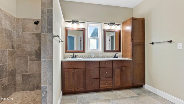 1545 Seven Oaks Drive, Morristown, TN 37814