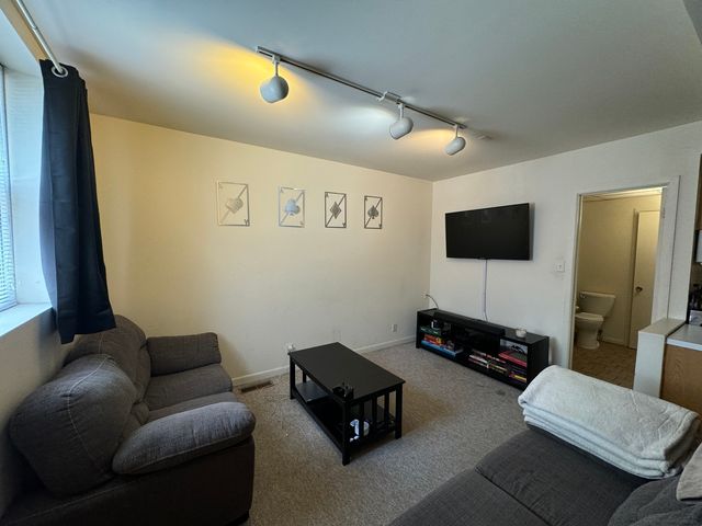 1208 W Roscoe Street GR, Chicago, IL 60657