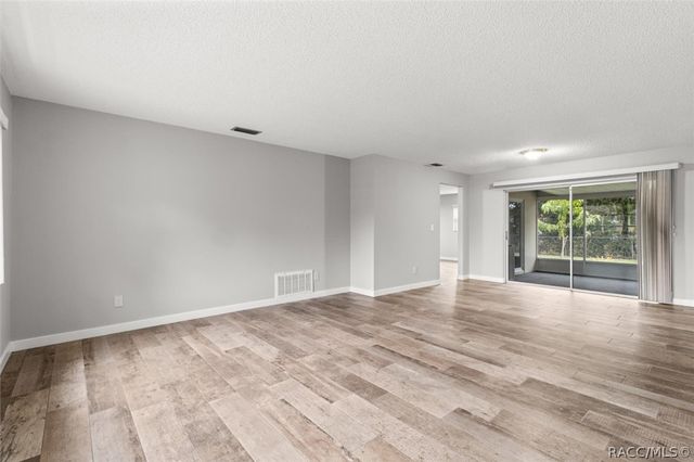 512 SE Paradise Point Road, Crystal River, FL 34429
